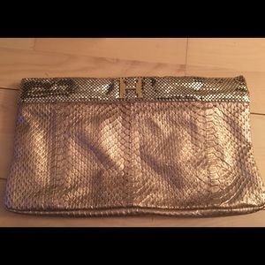 💲🔥SELL 🛍💓 Halston Heritage metallic clutch